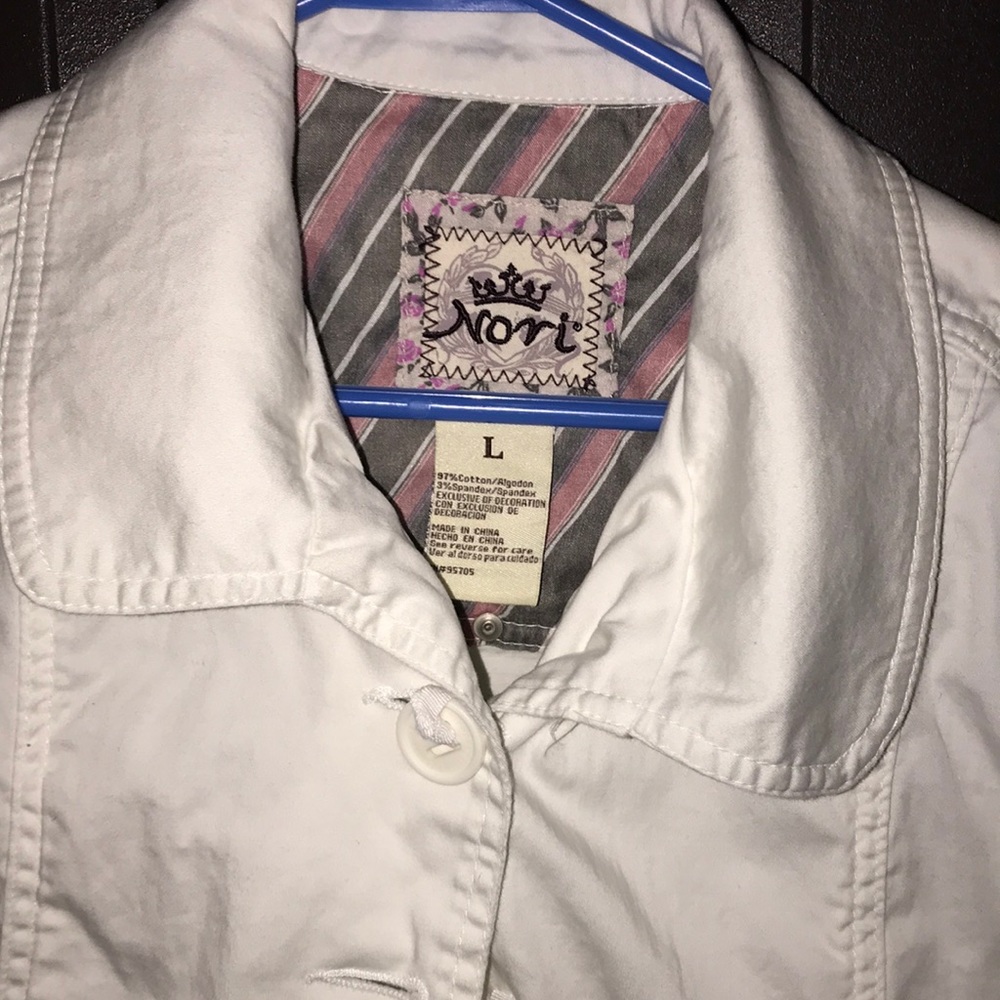 Nori white coat